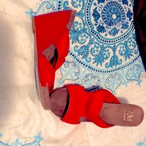 Ann Marino Women’s Red w/t Tan Suede bottom sandal